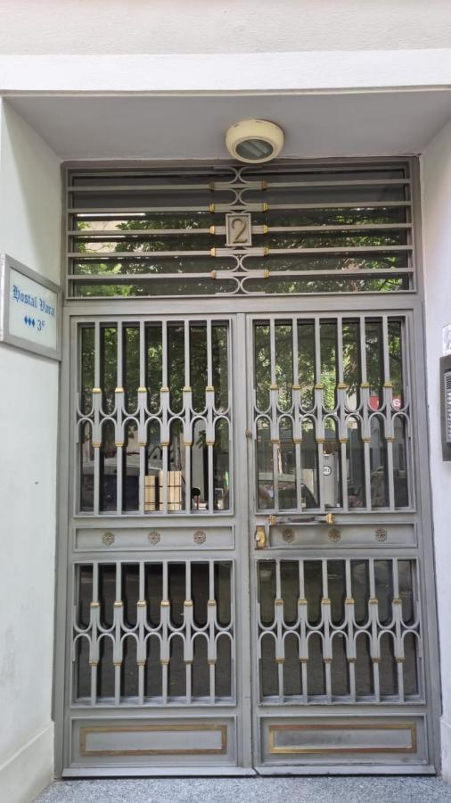 Hostal Vara Madrid Exterior photo